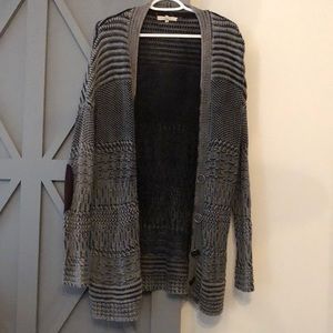Detailed oversized cardigan with elbow patches!